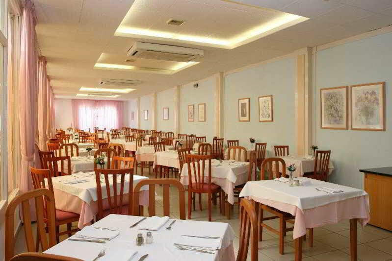 อเลเกรีย ปิเนดา สแปลช Hotel Costa Brava ภายนอก รูปภาพ